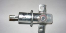 Проверка исправности и замена регулятора давления топлива на ВАЗ 2110