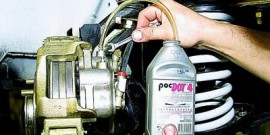 В одиночку или с напарником прокачиваем тормоза на ВАЗ 2110