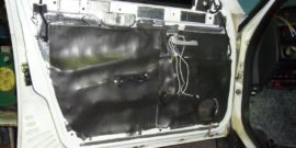 Как правильно снять обшивку дверей на Ладе Приоре своими руками